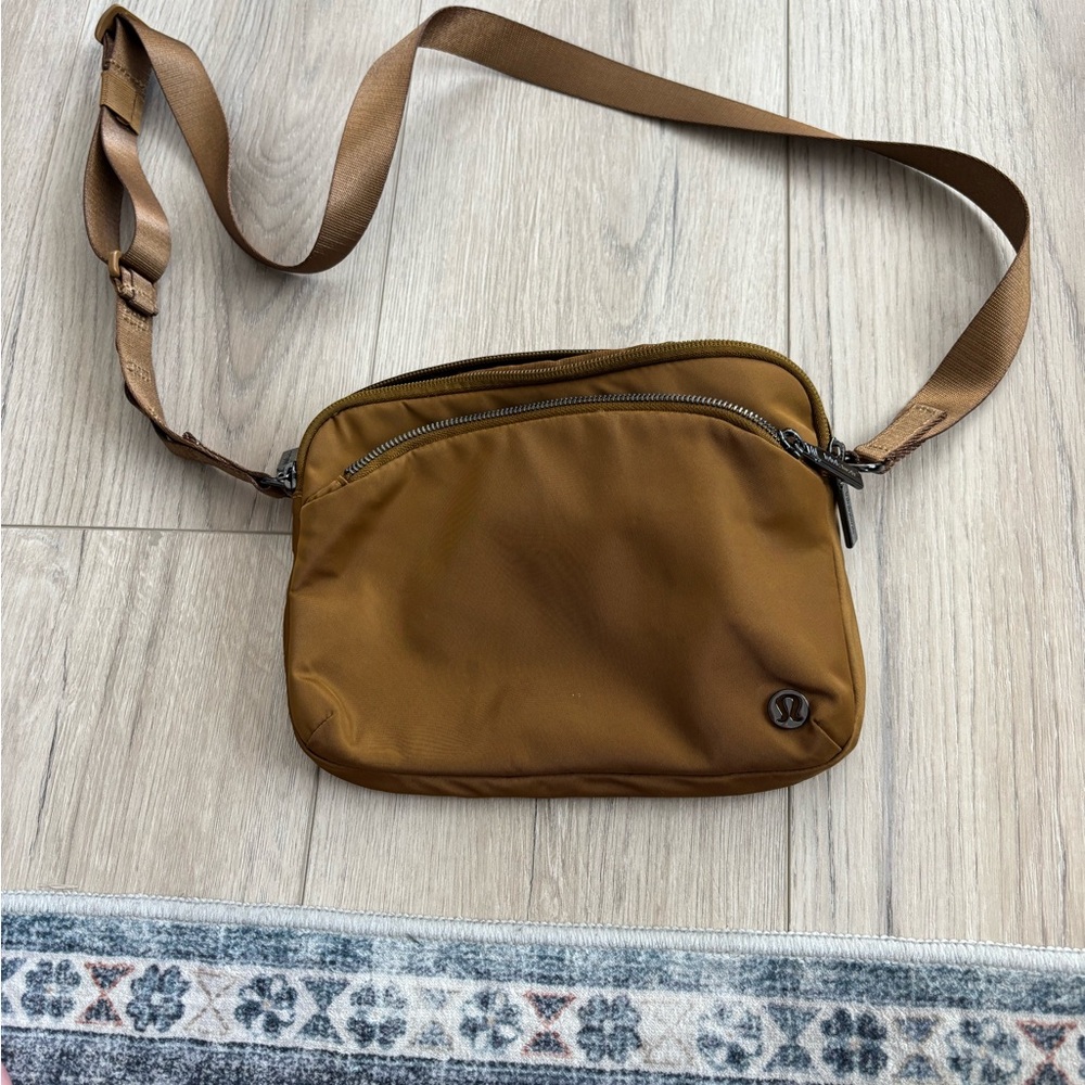 lululemon athletica crossbody